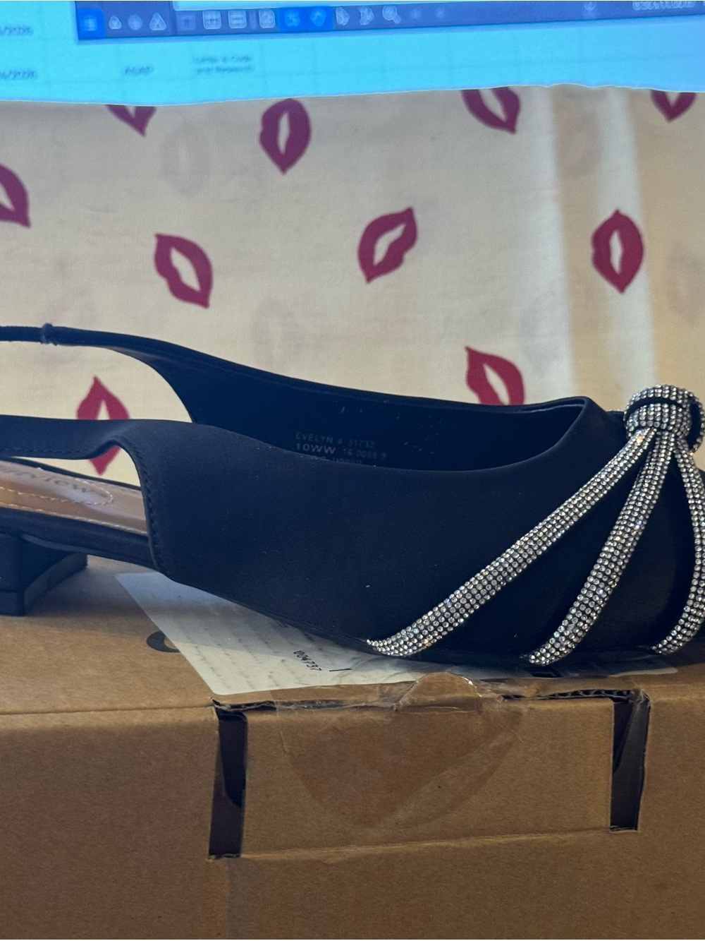 Black Slingback satin Pumps with Pave Crystal Accent comfortview Evelyn NWT 10W